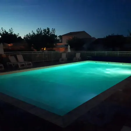 Climatisee 4-6 Pers Avec Piscine, Terrasse & Jardin - 2 Min