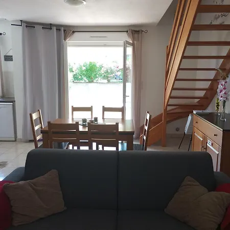 Feriehus Climatisee 4-6 Pers Avec Piscine, Terrasse & Jardin - 2 Min