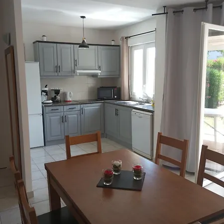 Feriehus Climatisee 4-6 Pers Avec Piscine, Terrasse & Jardin - 2 Min