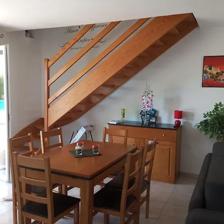 Climatisée A Nuciola Prunete Entre Mer, Montagne Et Piscine Сasa de vacaciones Cervione