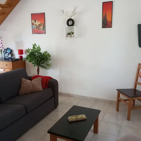 Climatisee 4-6 Pers Avec Piscine, Terrasse & Jardin - 2 Min 別荘 *