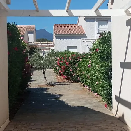 Feriehus Climatisee 4-6 Pers Avec Piscine, Terrasse & Jardin - 2 Min