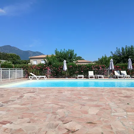 Climatisee 4-6 Pers Avec Piscine, Terrasse & Jardin - 2 Min * سيرفيون