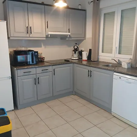 Climatisee 4-6 Pers Avec Piscine, Terrasse & Jardin - 2 Min بيت للعطل سيرفيون